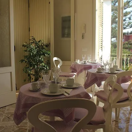 Il Giglio Bianco Alojamento de Acomodação e Pequeno-almoço 3*